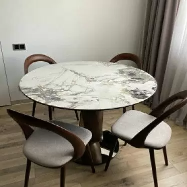 Стол Oasis, стул April Yandex