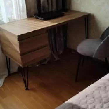 Стол письменный Novum, орех/черный