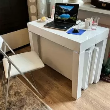 Стол Claus, стул Party Yandex