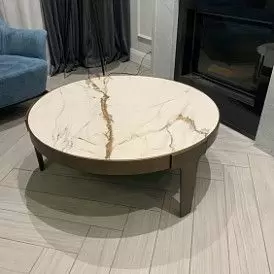 Стол журнальный Corfu (60), белая керамика/бронза