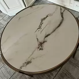 Стол журнальный Corfu (60), белая керамика/бронза