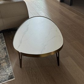 Стол журнальный Zelda (55), белый камень/бронза