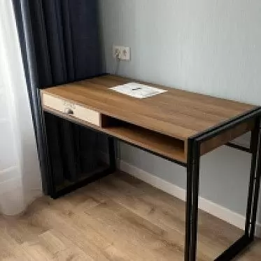 Стол письменный Discovery, орех/черный