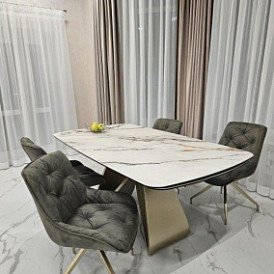 Стол Victoria + 4 бежевых стула Joely