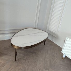 Стол журнальный Zelda (55), белый камень/бронза