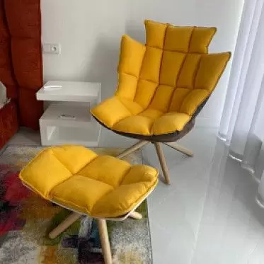 Кресло с оттоманкой в стиле Husk, желтый