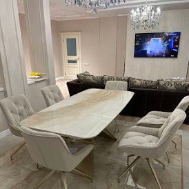 Стол Victoria + 4 бежевых стула Joely