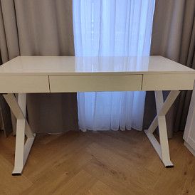 Стол письменный Axiom White, белый